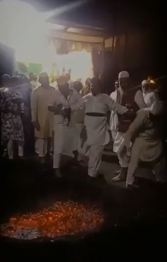 Konsantre olan değil yanındaki pişiyordu. Ateşin içine düştü bayıldı kaldı - Resim : 1