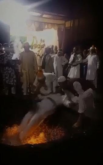 Konsantre olan değil yanındaki pişiyordu. Ateşin içine düştü bayıldı kaldı - Resim : 2