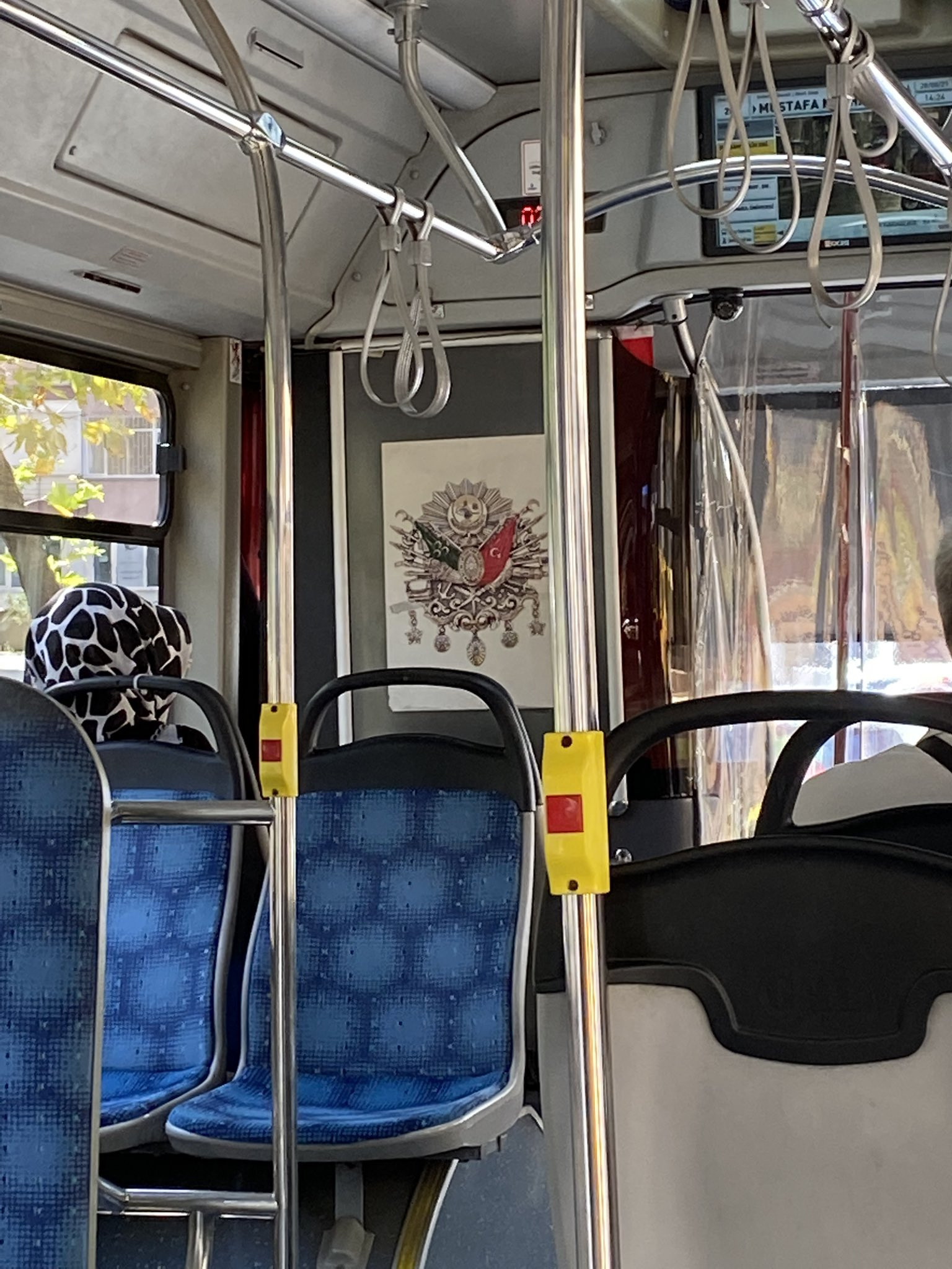 Bu arma da İzmir Marşı ve Onuncu Yıl Marşı da bizim gururumuz - Resim : 3