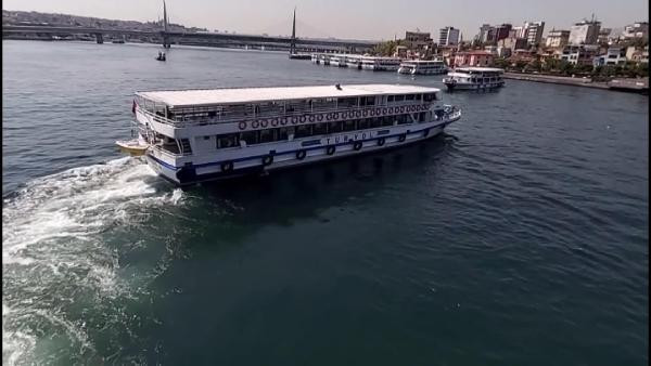 Beğeni almak için Galata Köprüsü'nden hareket eden gemiye atladı - Resim : 6