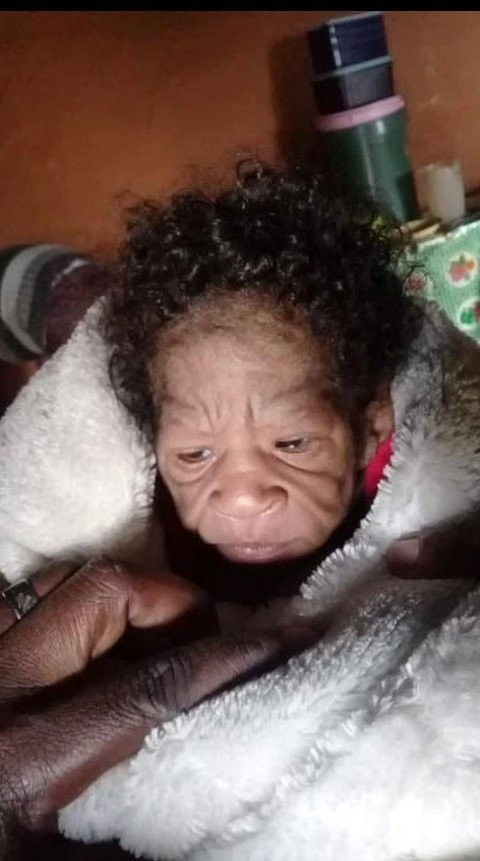 Yaşlı bedende bebek doğdu - Resim : 5