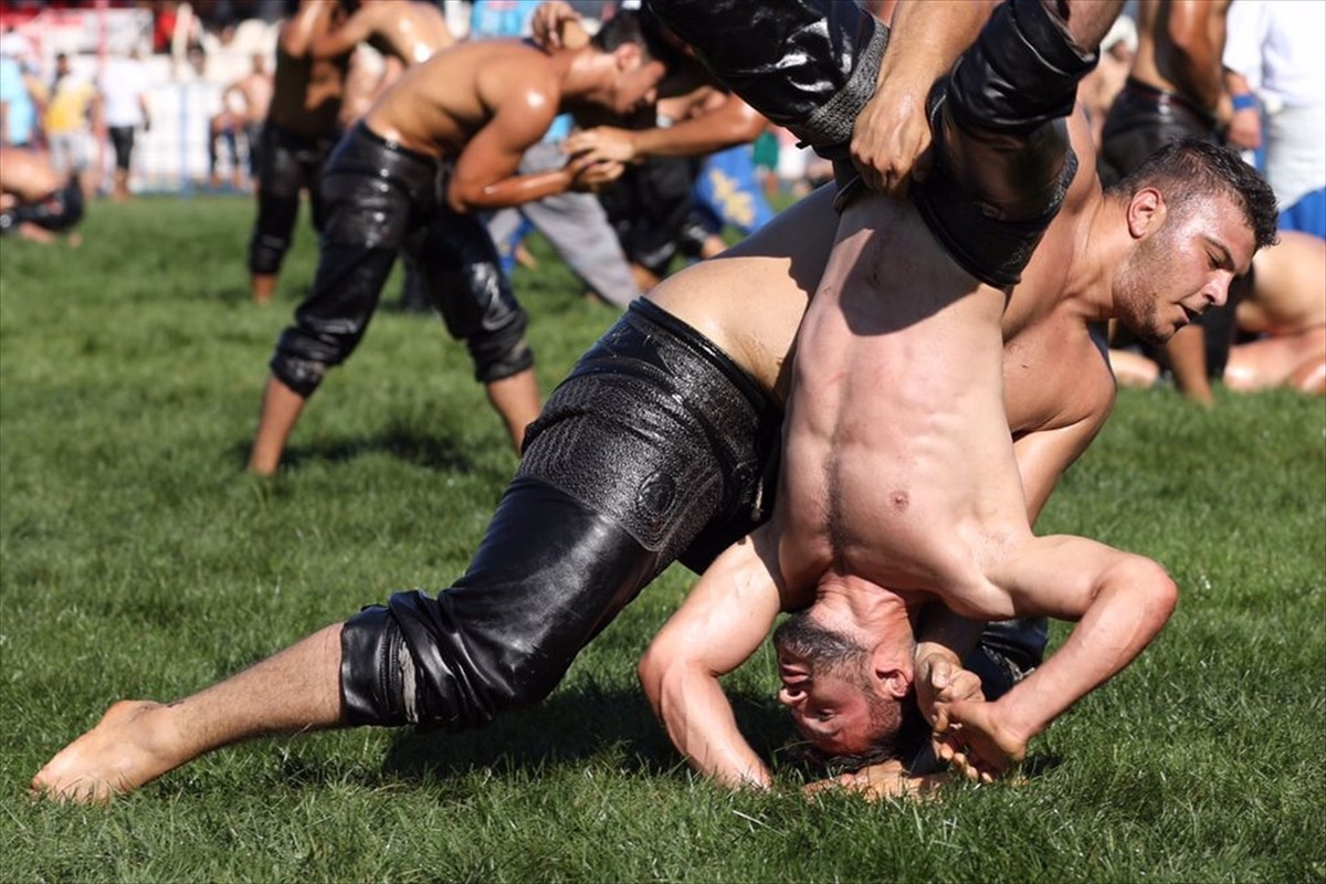 669. Tarihi Elmalı Yağlı Güreşleri başladı - Resim : 1