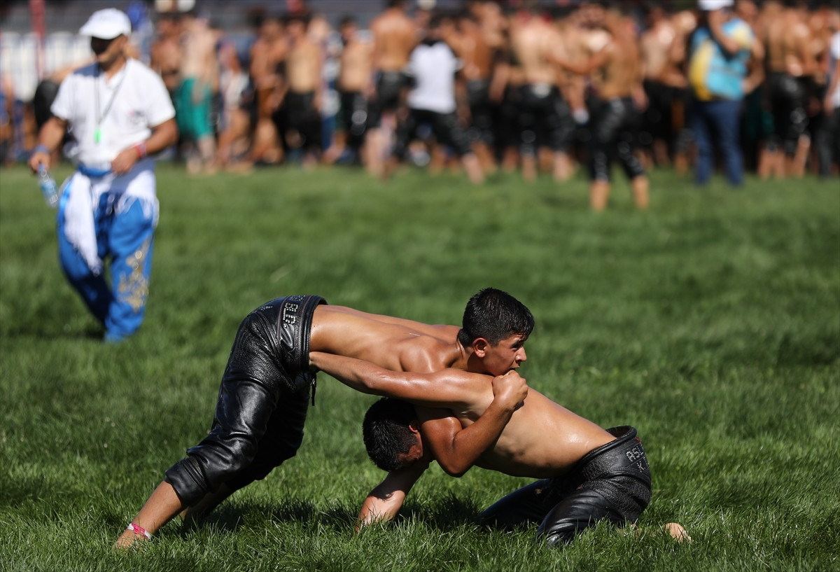 669. Tarihi Elmalı Yağlı Güreşleri başladı - Resim : 3