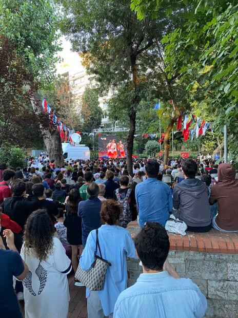 Voleybolcu kızlarımız oynarken Türkiye böyleydi - Resim : 3