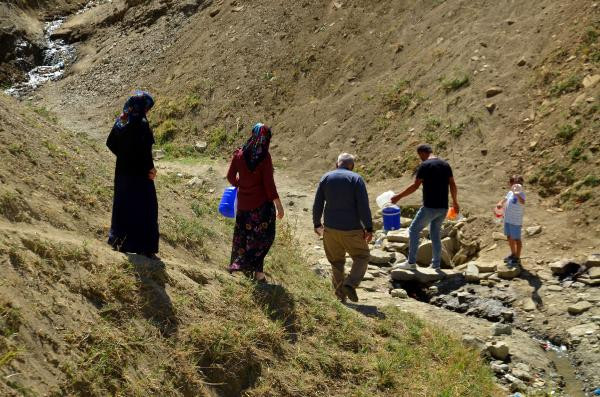 Mikroplu sudan içmek için akın akın Muş'a geliyorlar - Resim : 4