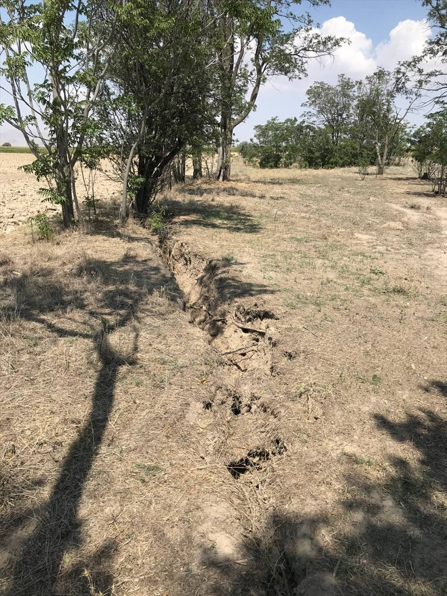 Konya'da mahalleli endişe içinde. Kilometrelerce uzunlukta, evlere kadar ulaştı - Resim : 2