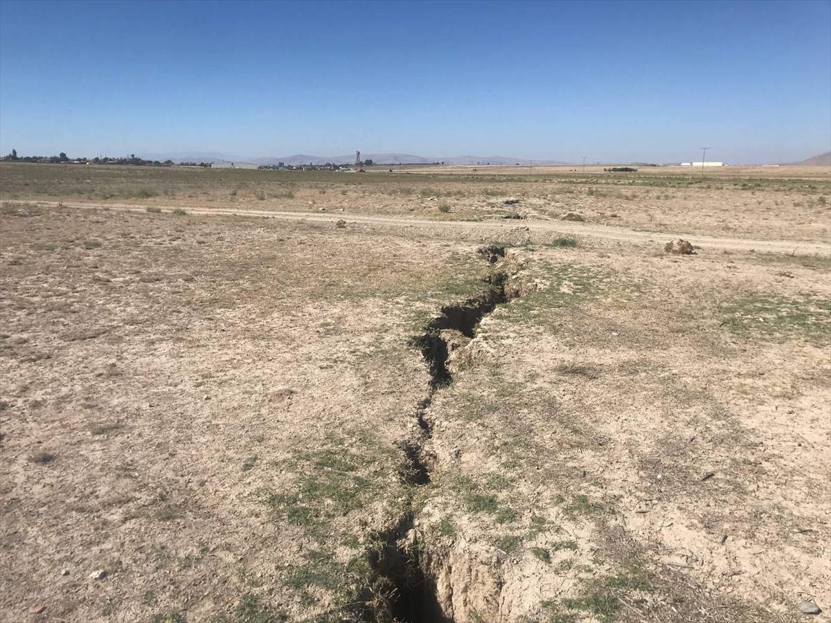 Konya'da mahalleli endişe içinde. Kilometrelerce uzunlukta, evlere kadar ulaştı - Resim : 6