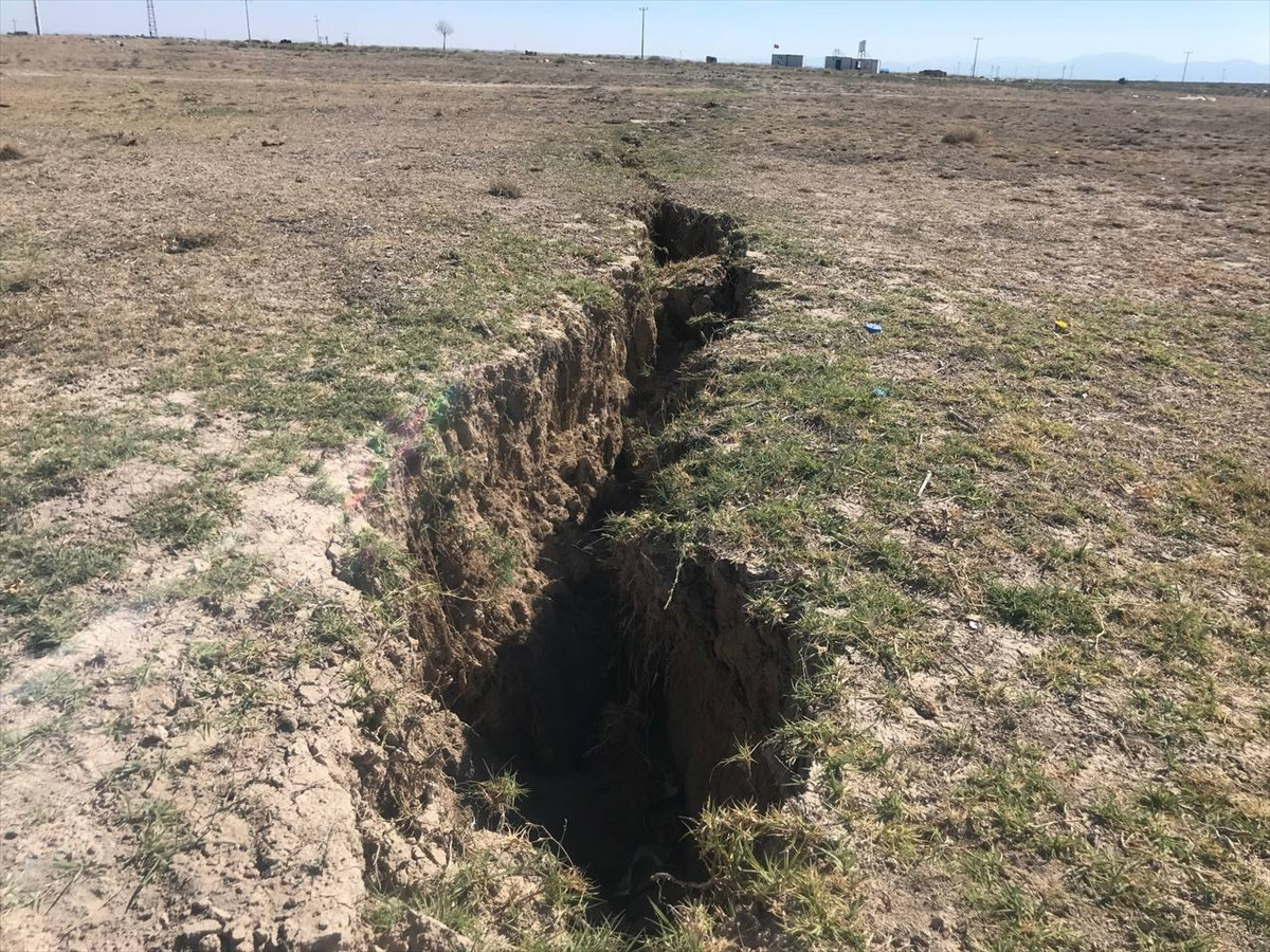 Konya'da mahalleli endişe içinde. Kilometrelerce uzunlukta, evlere kadar ulaştı - Resim : 4