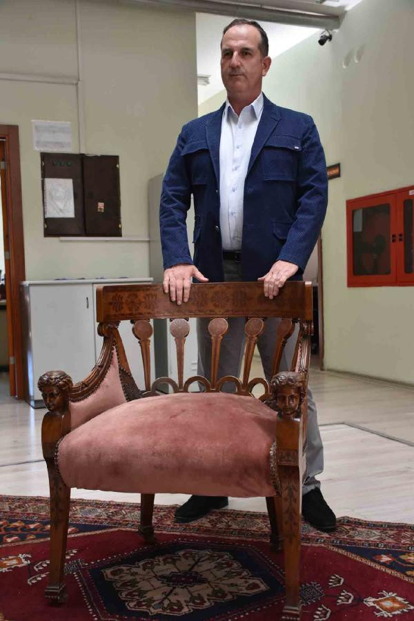 Koltuk başlarında insan var - Resim : 1