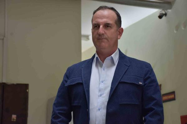 Koltuk başlarında insan var - Resim : 3