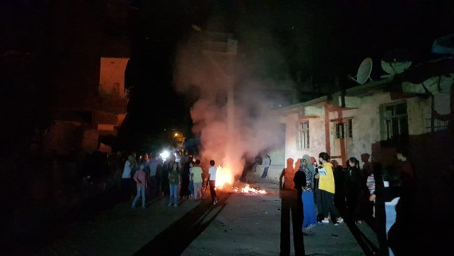Silvan’da kaçak elektrik tedbirlerini protesto ettiler - Resim : 1