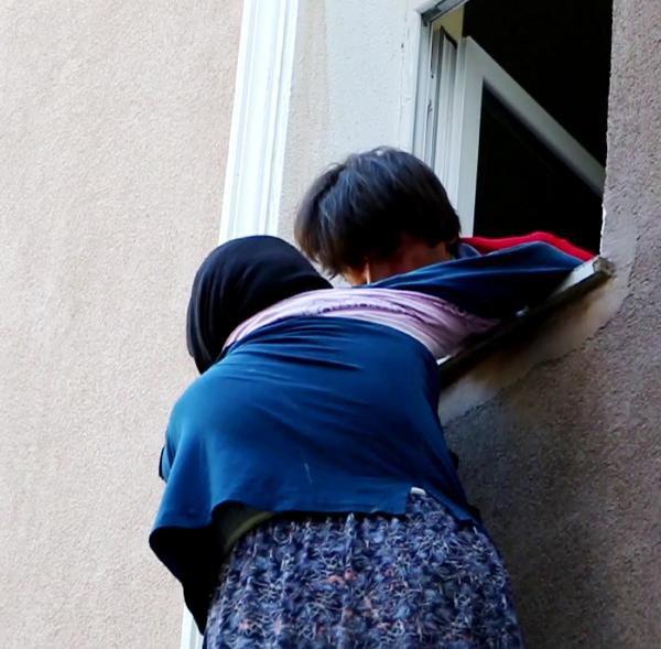 Beline sardığı çarşafla tuttu - Resim : 7