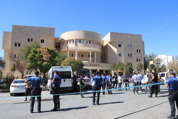 Adliye önünde kavga - Resim : 3