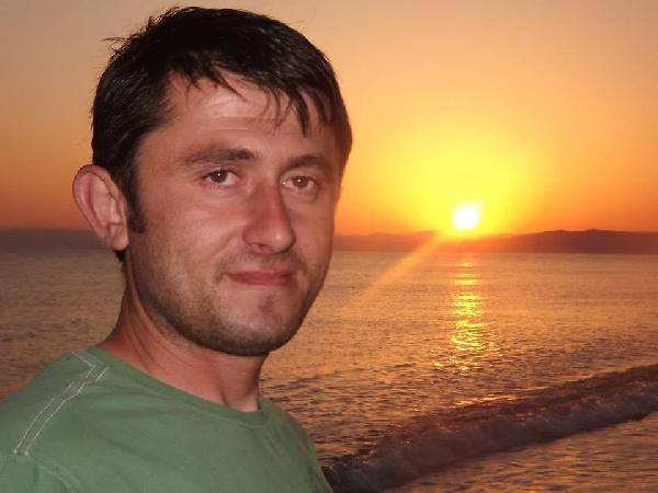 Ümit öldü Yoldaş'ı mezarının başından bir an olsun ayrılmadı - Resim : 3