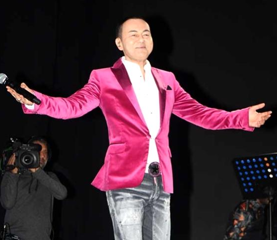 Serdar Ortaç tacizle suçlanan Mehmet Ali Erbil'e sahip çıktı - Resim : 1