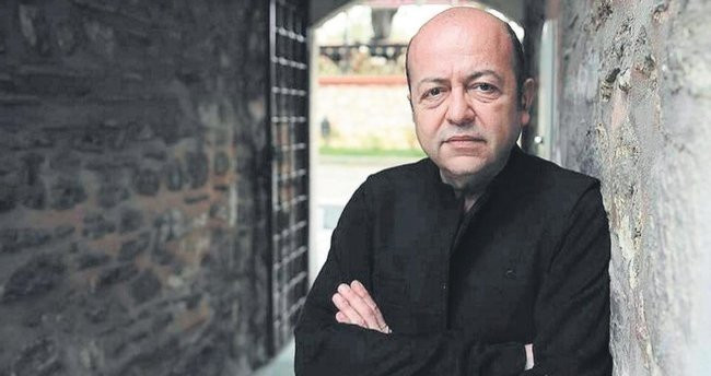 Ünlü yazar hastaneye kaldırıldı - Resim : 1