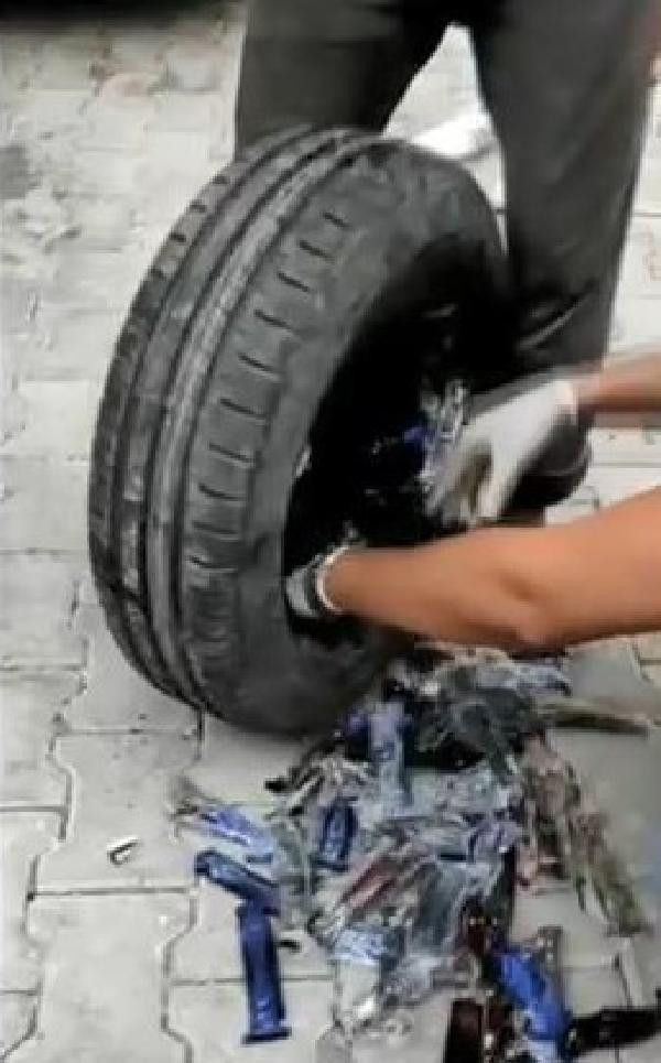 Suriye'den gelen araçta polis 290 sustalı bıçak yakaladı - Resim : 4