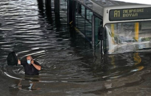 Atina'yı sel aldı. Yunanistan'dan inanılmaz görüntüler geldi - Resim : 2