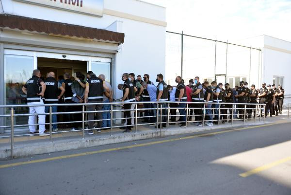 Yolsuzluktan tutuklanan milli eğitim müdürünün 1 kilo altınla kaçarken yakalandığı ortaya çıktı - Resim : 2