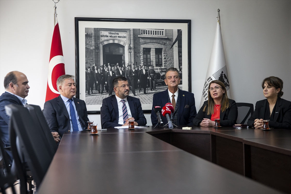 CHP heyeti ADD Başkanı Hüsnü Bozkurt'u ziyaret etti - Resim : 1