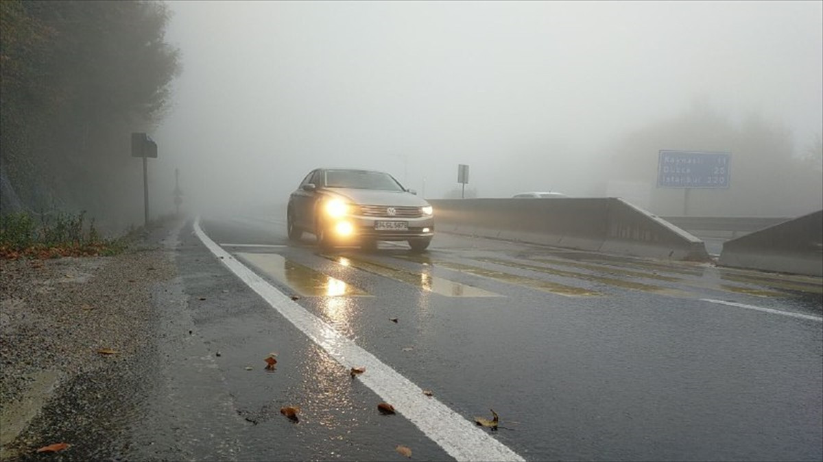 Bolu Dağı'nda sis ve yağmur etkili oluyor - Resim : 2