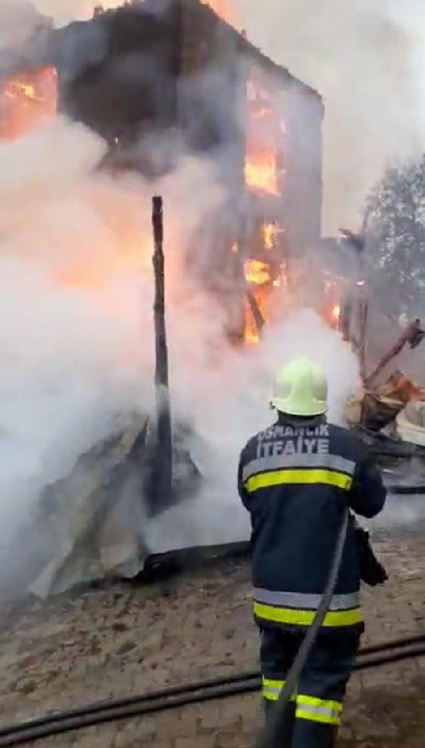 Ahşap evler cayır cayır yandı - Resim : 6