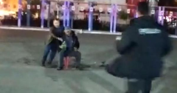 Arkasından sessizce yanaşıp ölüm yanışını engelledi - Resim : 1