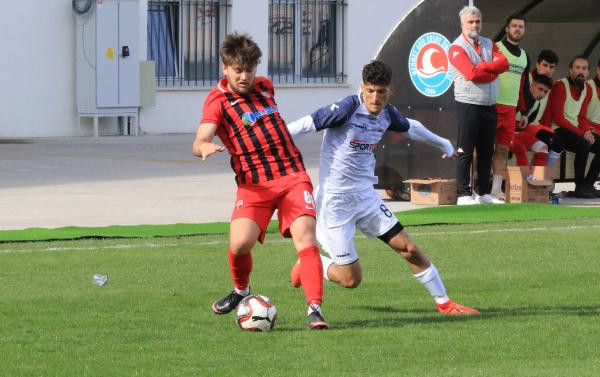 Burdur'da kaleciyi arı soktu - Resim : 5