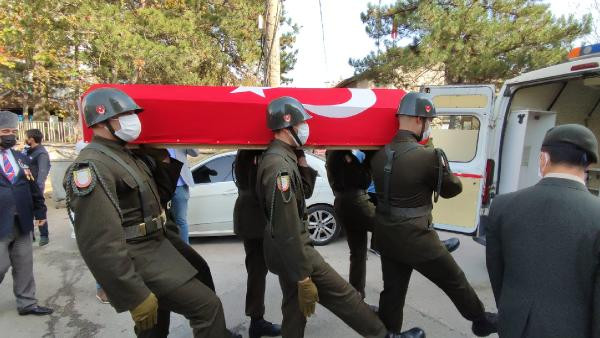 Kıbrıs gazisi Osman Varol, son yolculuğuna uğurlandı - Resim : 1