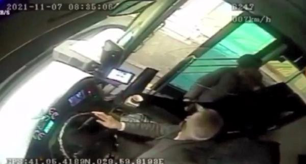 İETT şoförünün hayatını ruhsat kurtardı - Resim : 2