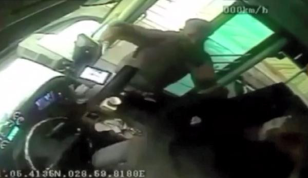 İETT şoförünün hayatını ruhsat kurtardı - Resim : 4