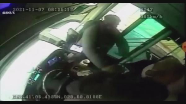 İETT şoförünün hayatını ruhsat kurtardı - Resim : 5