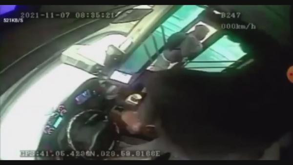 İETT şoförünün hayatını ruhsat kurtardı - Resim : 7