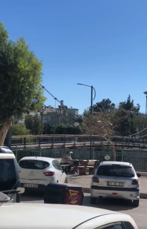 3 ay önce yapılan köprü rüzgarda yılan gibi kıvrıldı - Resim : 2