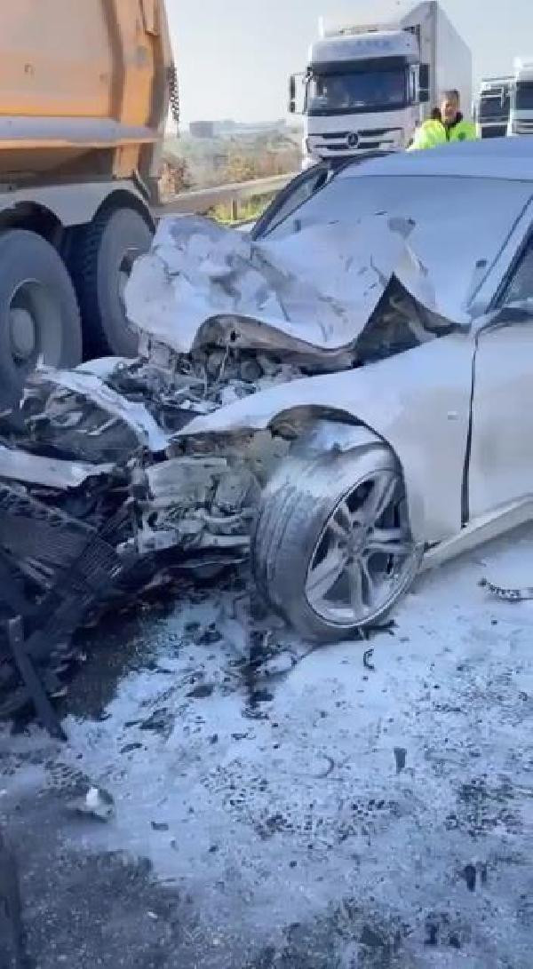 Otomobil ile minibüs çarpıştı: 6 yaralı - Resim : 4