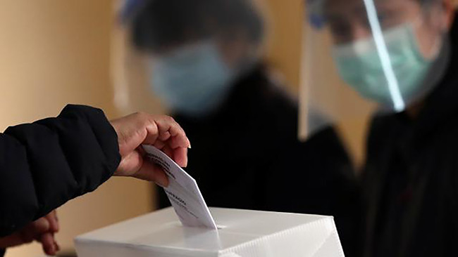 Arjantin halkı parlamento seçimleri için sandık başında - Resim : 1