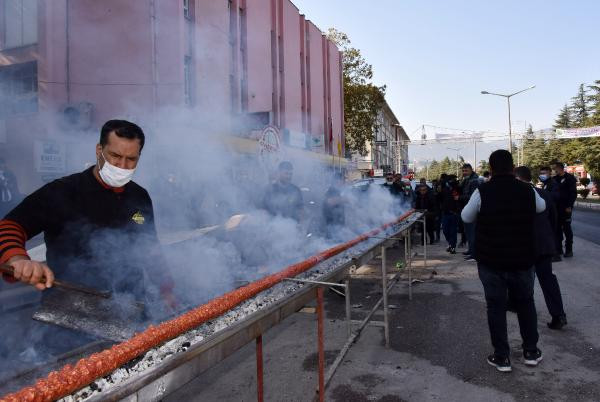 Isparta'da 32 metrelik kebap anında tükendi - Resim : 3