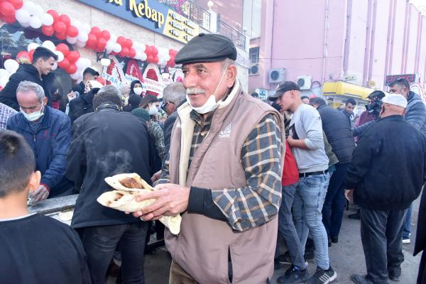 Isparta'da 32 metrelik kebap anında tükendi - Resim : 6
