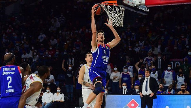 Anadolu Efes Monaco'yu ezdi geçti 98-77 - Resim : 2