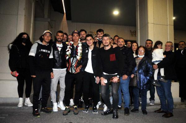 Dünya şampiyonu yurda döndü - Resim : 2