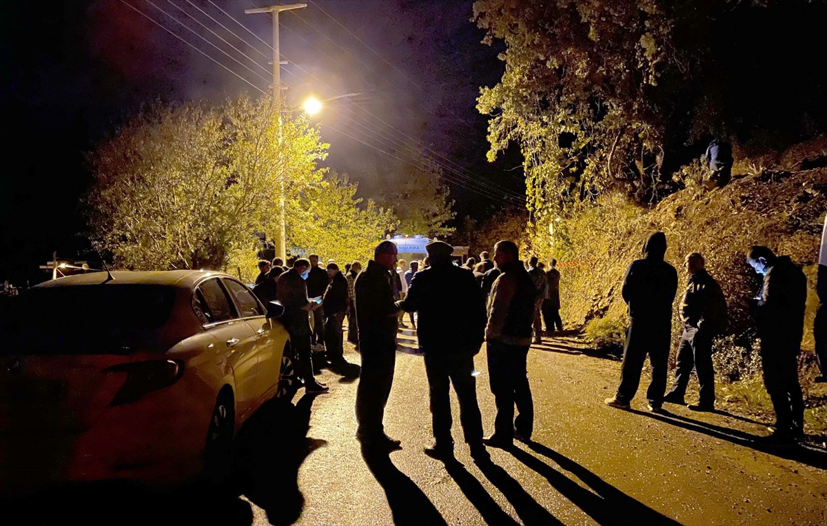 Amcası ve 2 kuzenini av tüfeğiyle vurdu - Resim : 1