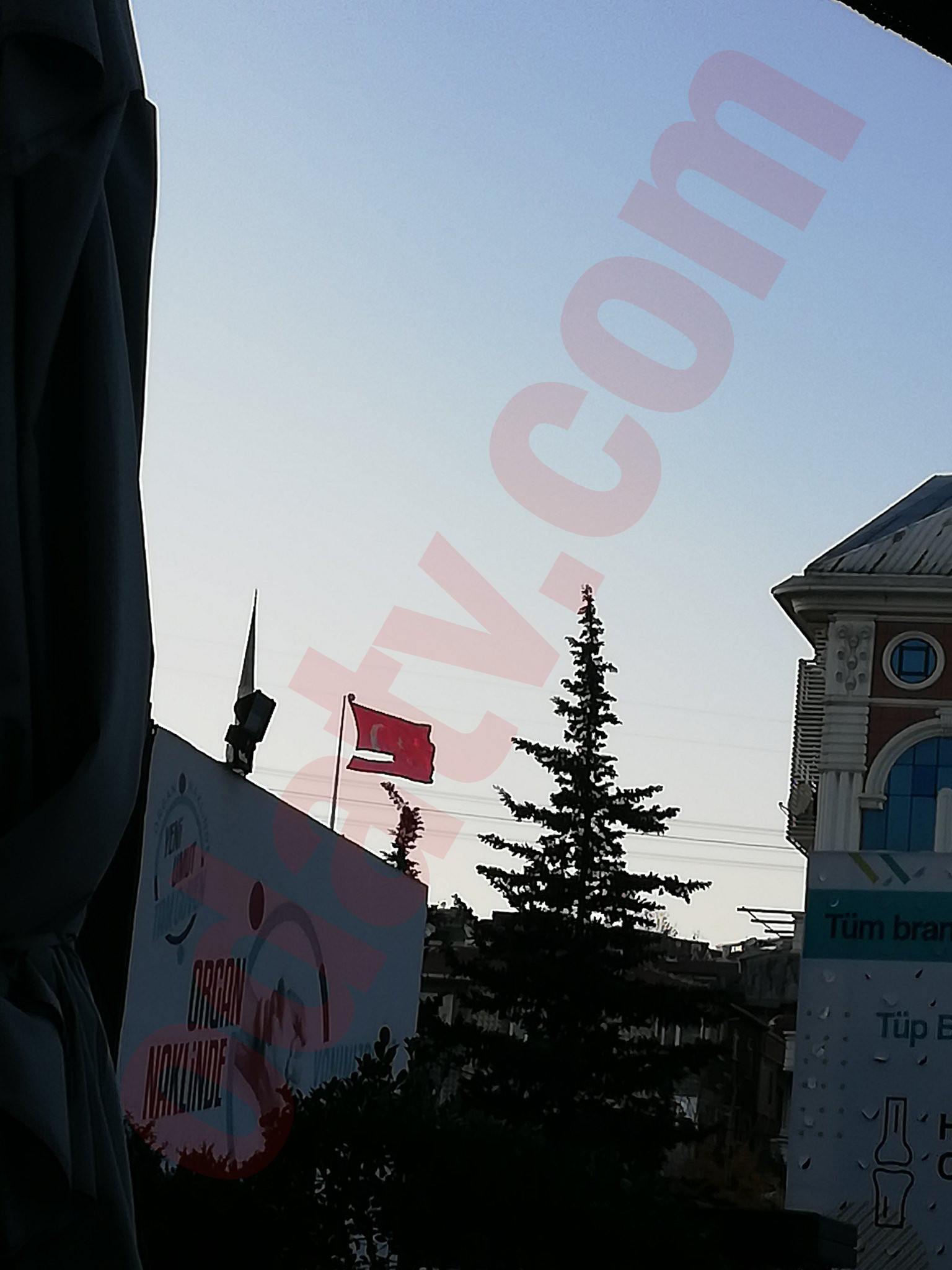 Çamlıca Tepesi'ne dikilen Türk Bayrağı'na büyük ayıp - Resim : 1