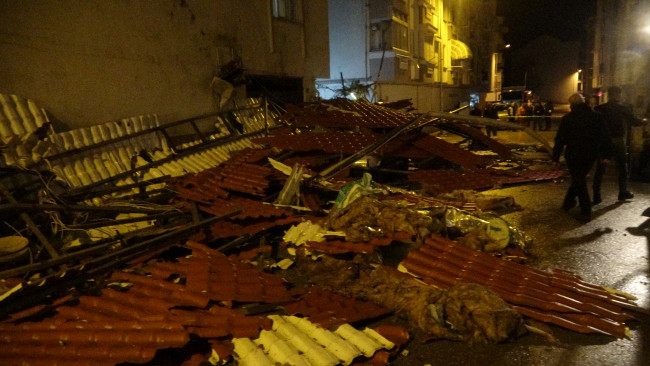 Gemlik'te dalgalar tekneleri batırdı - Resim : 3