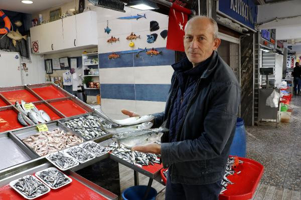 Lodos balık fiyatlarını vurdu. Lüferin fiyatı 200 liraya çıktı - Resim : 3