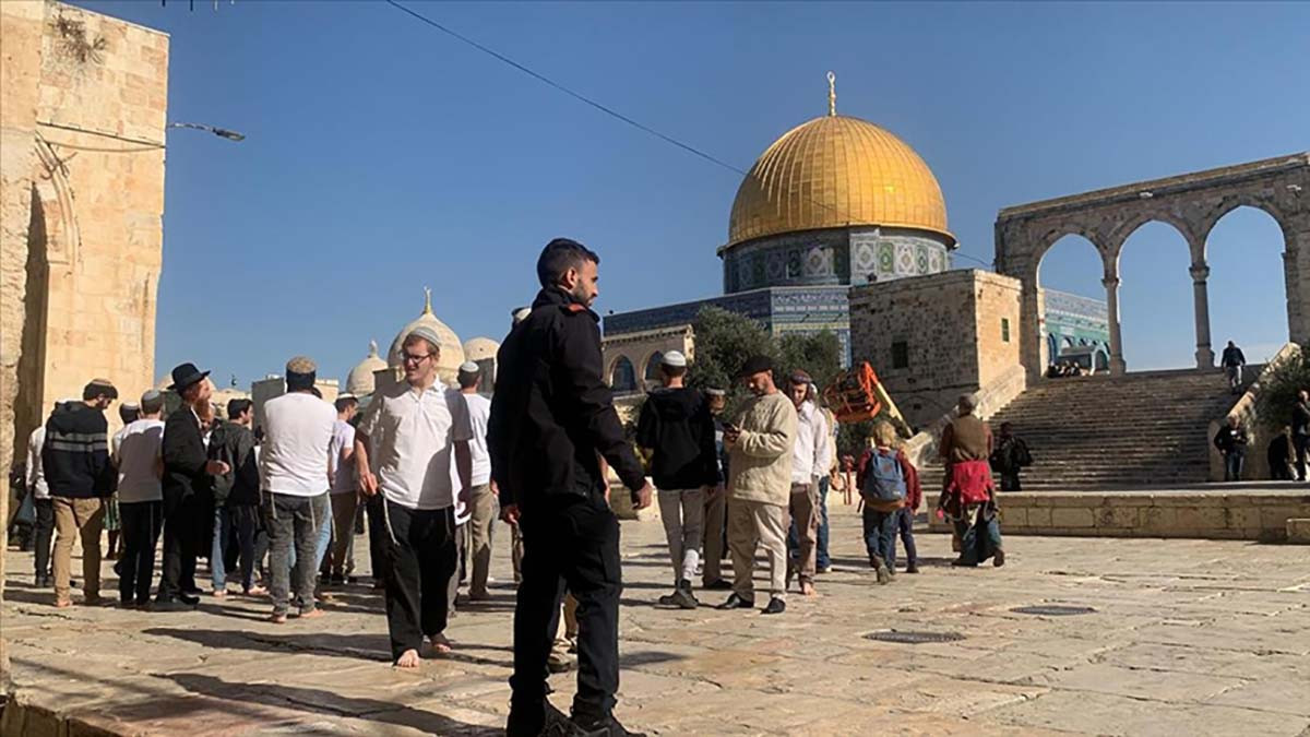 Yüzlerce fanatik Yahudi'den Mescid-i Aksa'ya baskın - Resim : 2