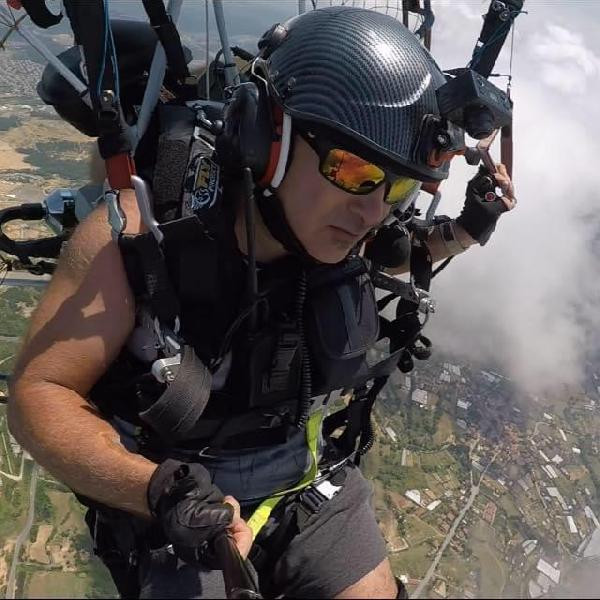 Teknelerin üzerine düşen paramotorun pilotu hayatını kaybetti - Resim : 3