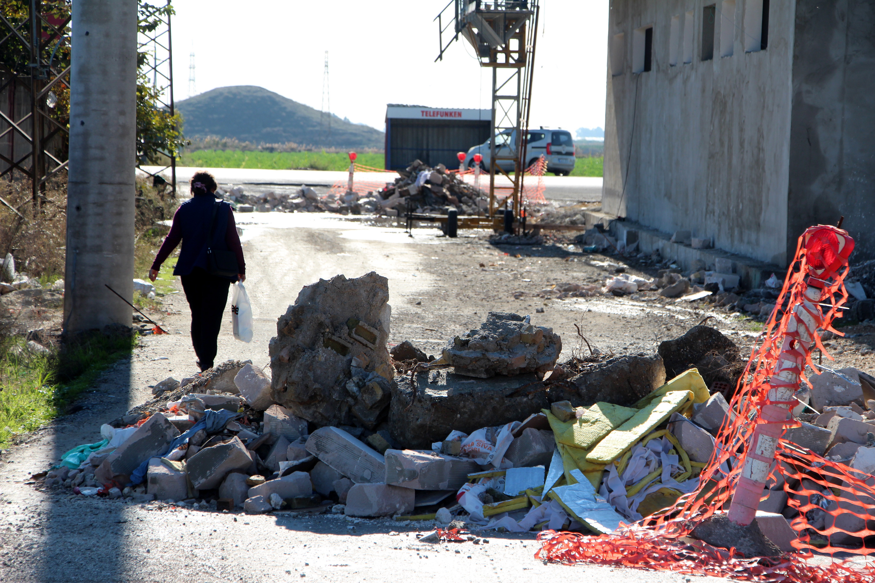 Belediye yolu sattı mahallelinin yolu 4 km uzadı! Bu bir Deli Dumrul haberi değildir - Resim : 4