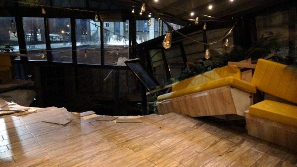 AVM'de panik anları büyük gürültüyle çöktü - Resim : 6