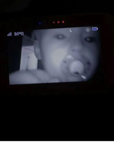 Her gece saat 2'de aniden uyanan Freddie bebeğin sırrı ortaya çıktı! Gizemli olay aileyi dehşete düşürdü - Resim : 1