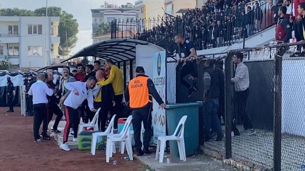 Nazilli'de maç bitti saha karıştı - Resim : 2